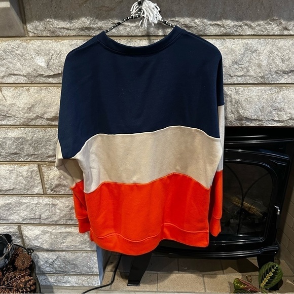 Color-Blocked Blue and Cream Crew Neck Sweater medium - Picture 5 of 5